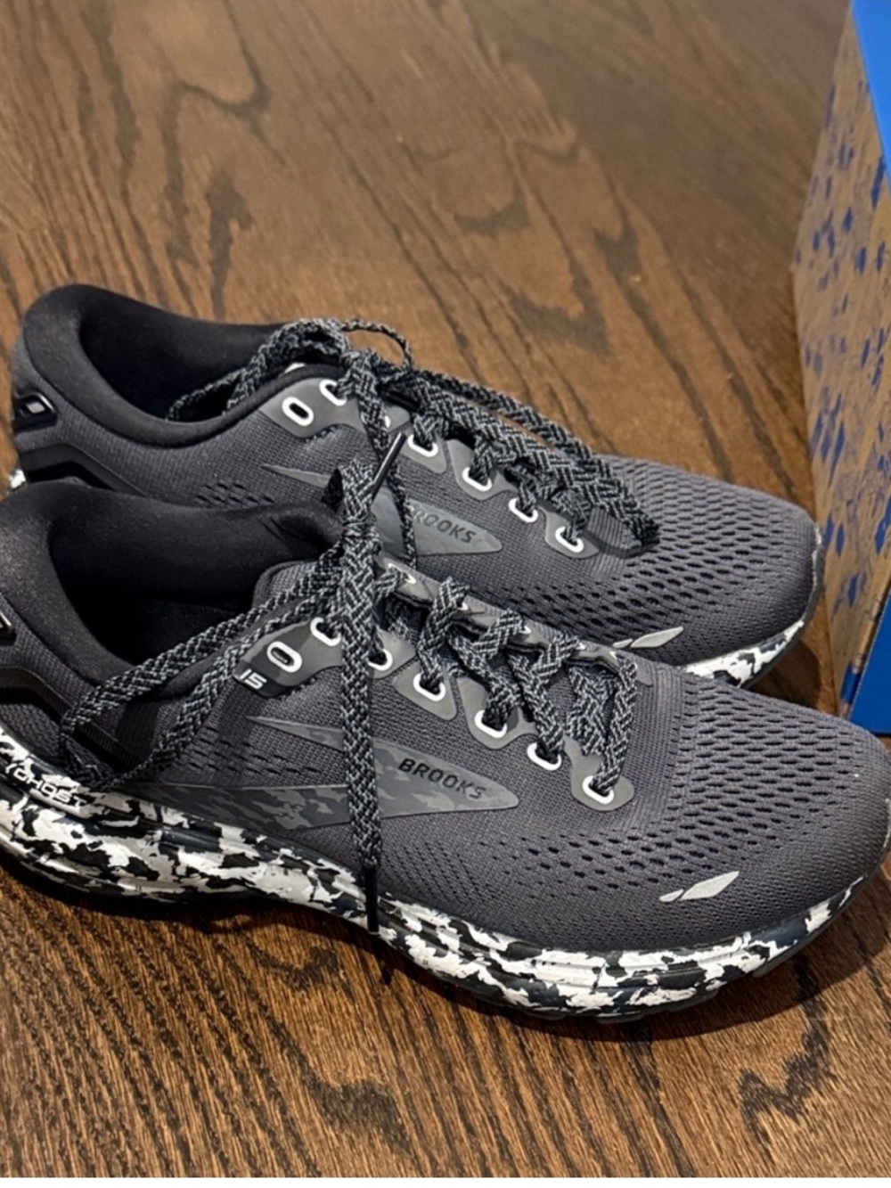 NEW IN BOX Brooks Women’s Ghost 16 sneakers